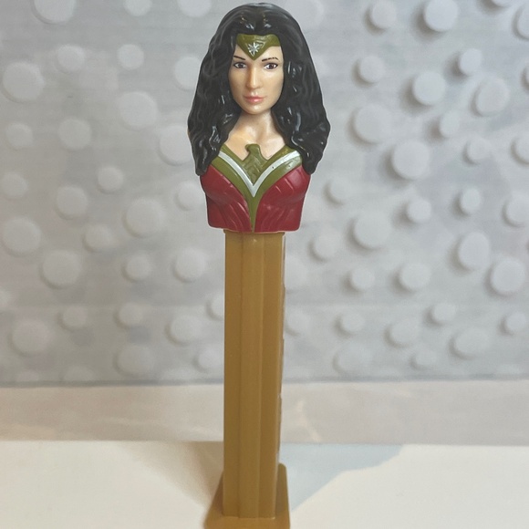 🎉5 for $10- Wonder Woman Pez Dispenser - Picture 1 of 6